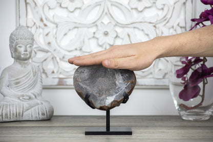 Quarz-Druzy-Herzskulptur mit funkelnder, kristallreicher Druzy-Oberfläche
