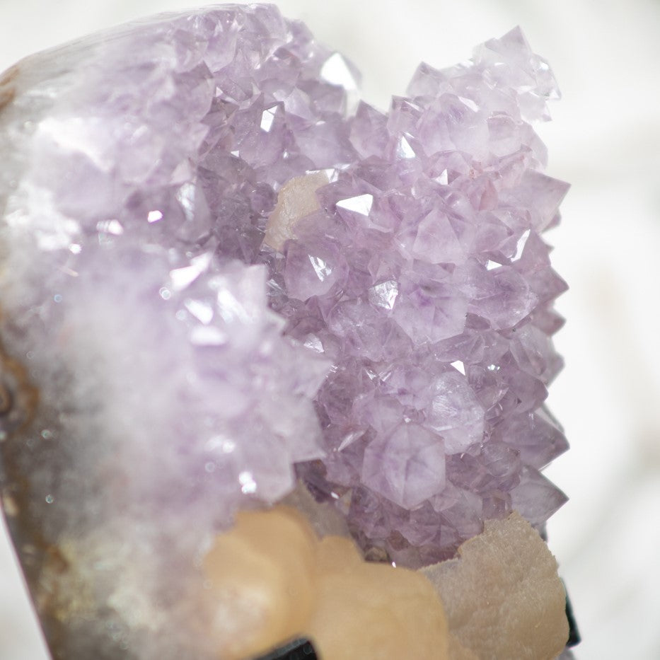 Spirit-Amethyst-Cluster XL mit dominanter Kalzit-Formation