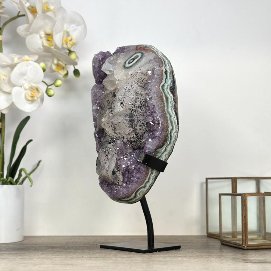 Amethyst-Kristall XL mit imposanter Kalzit-Auflage, in exklusiver Premiumqualität