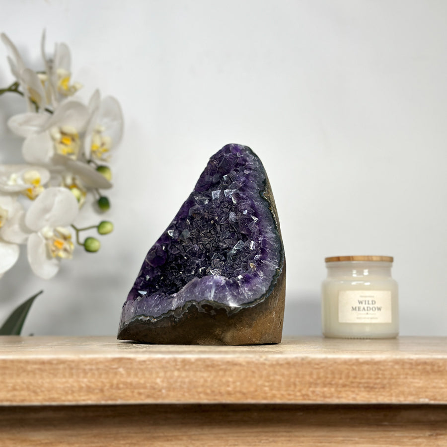 Amethyst-Kathedrale mit fein kristalliner Zuckerquarz-Struktur
