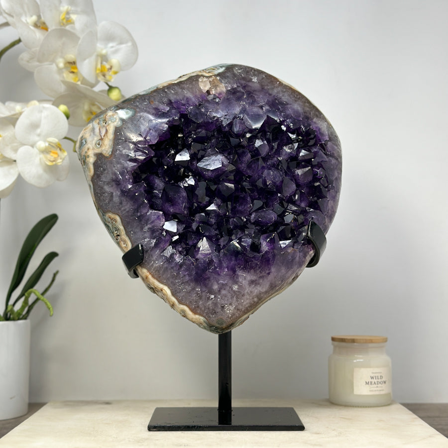Amethyst-Kristallcluster groß mit tiefvioletter Kristallstruktur, in hochwertiger Naturqualität