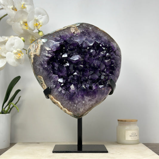Amethyst-Kristallcluster groß mit tiefvioletter Kristallstruktur, in hochwertiger Naturqualität