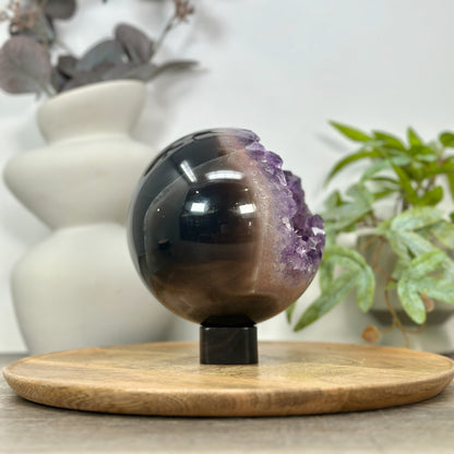 Amethyst-Achat-Steinkugel groß mit ausgewogener Kristallbildung