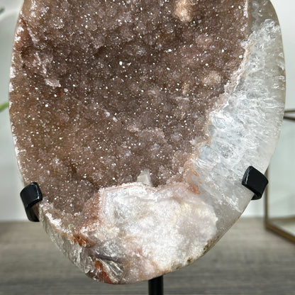 Quarz-Geode mit erdiger, braun getönter Maserung