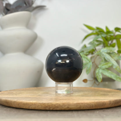 Amethyst-Achat-Steinkugel mit Druzy-Kristallkammer und dichter Struktur
