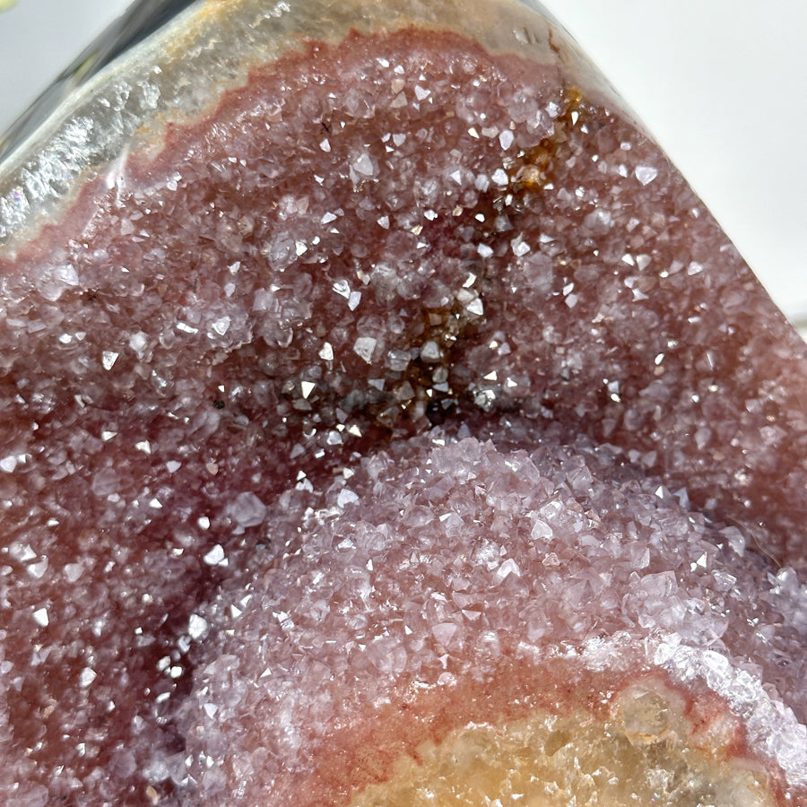 Roter Quarz mit außergewöhnlicher, augenartiger Stalaktitbildung, in exklusiver Premiumqualität