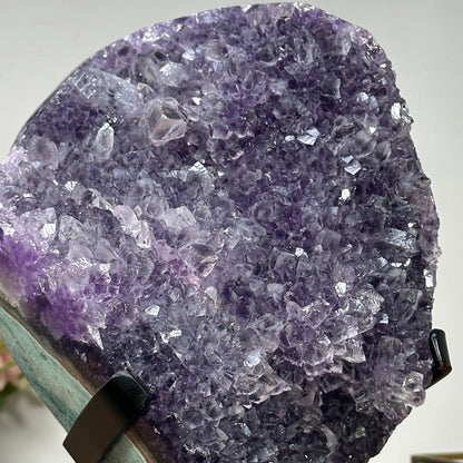 Amethyst-Jaspis-Kristallcluster groß mit grün gebänderter Naturschale