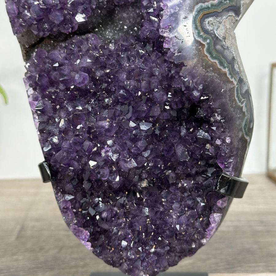 Amethyst-Cluster mit naturbelassener, dicht verwachsener Kristallstruktur