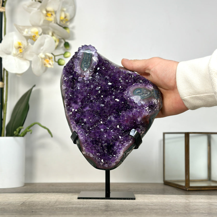 Amethyst-Kristallcluster mit weich verlaufender, violetter Farbstruktur, in hochwertiger Naturqualität