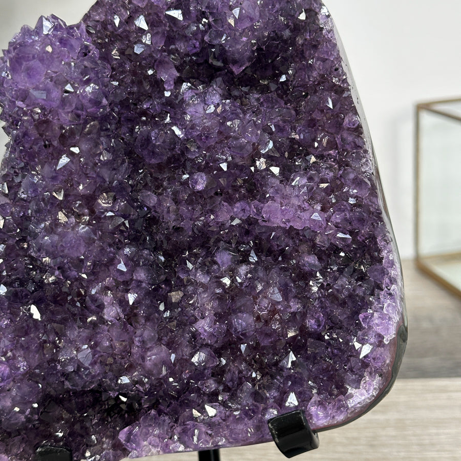 Amethyst-Kristallcluster mit kristallklarer, filigraner Struktur