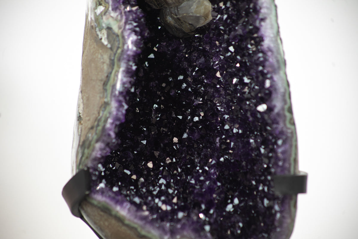 Amethyst-Geode groß mit markanter Kalzit-Einlagerung, in exklusiver Premiumqualität