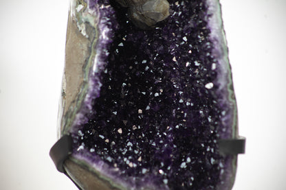 Amethyst-Geode groß mit markanter Kalzit-Einlagerung, in exklusiver Premiumqualität