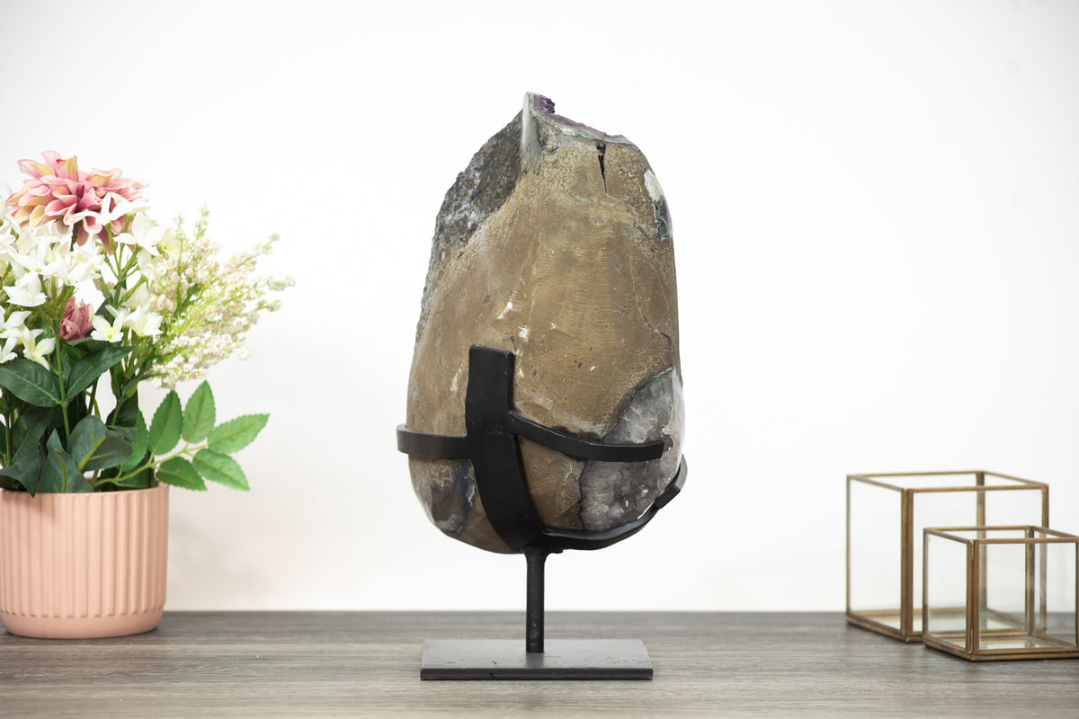 Amethyst-Geode groß mit markanter Kalzit-Einlagerung, in exklusiver Premiumqualität