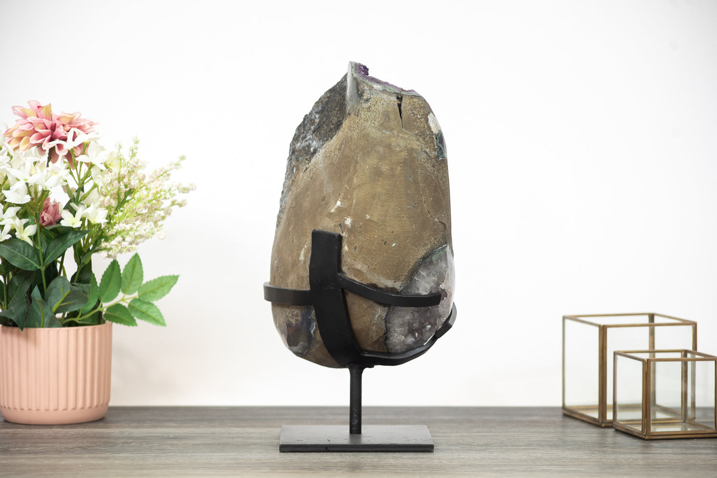 Amethyst-Geode groß mit markanter Kalzit-Einlagerung, in exklusiver Premiumqualität
