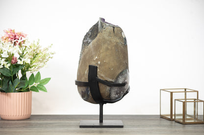 Amethyst-Geode groß mit markanter Kalzit-Einlagerung, in exklusiver Premiumqualität