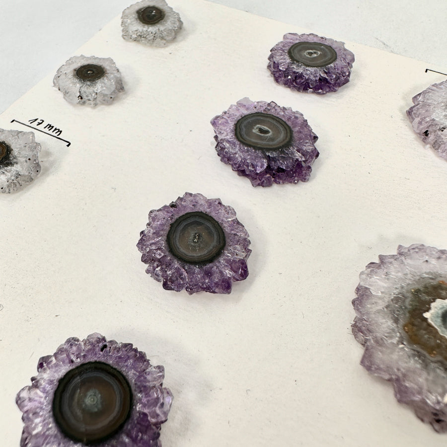 Amethyst-Stalaktiten-Scheiben mit konzentrischer Kristallstruktur