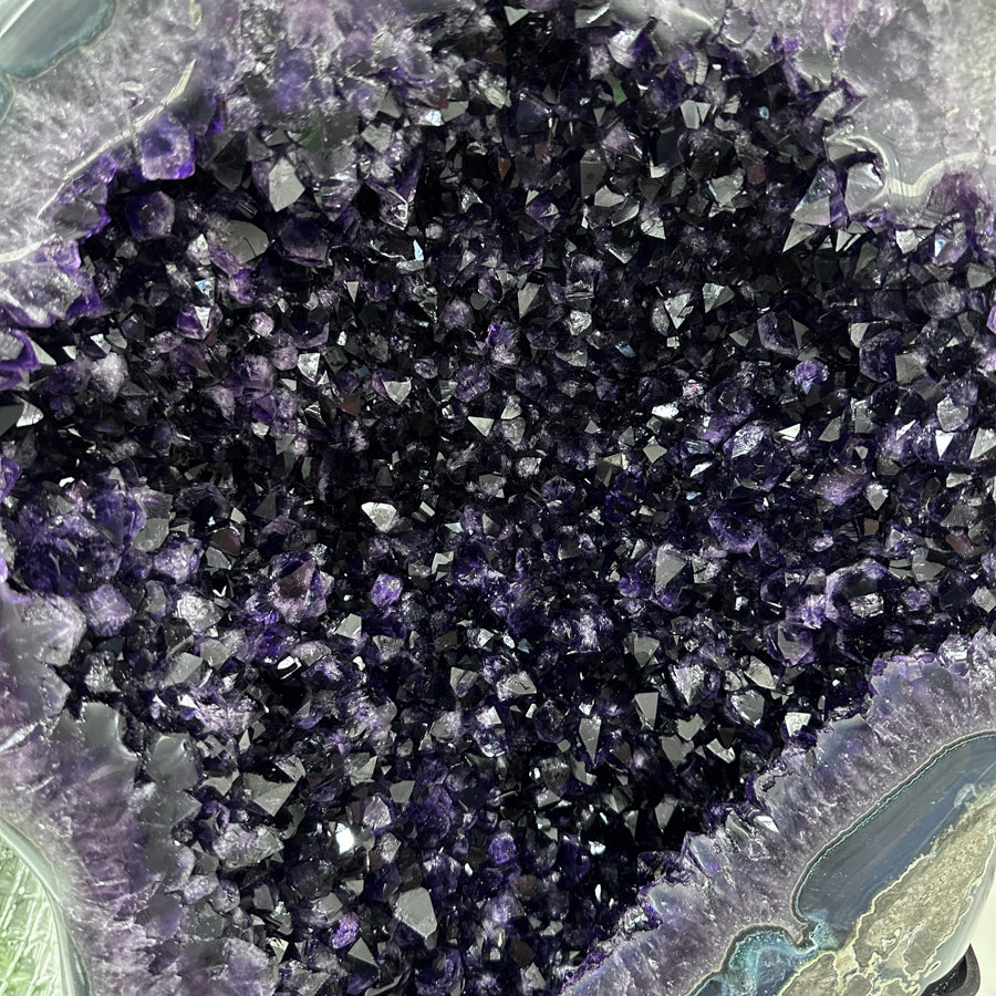 Amethyst-Geode XL mit kräftig ausgeprägter Achat-Schale, in exklusiver Premiumqualität