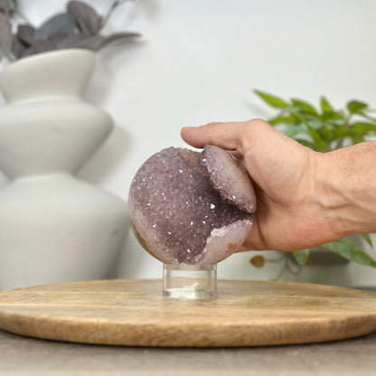 Amethyst-Jaspis-Steinkugel mit kontrastreicher Matrix und Druzy-Oberfläche