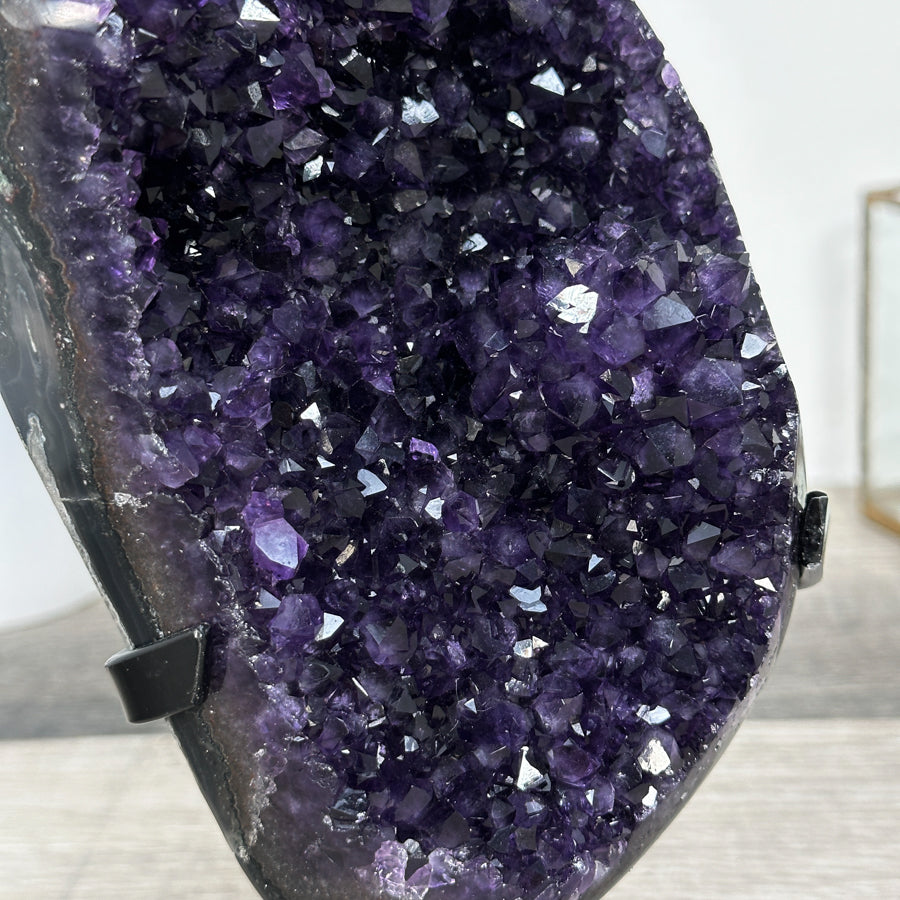 Amethyst-Kristallcluster mit samtiger, violetter Schattierung, in hochwertiger Naturqualität