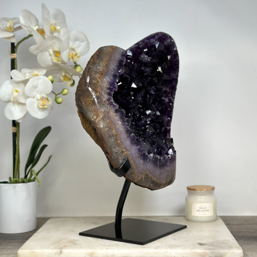 Amethyst-Exemplar XXL mit dunkler, kraftvoller Kristallstruktur