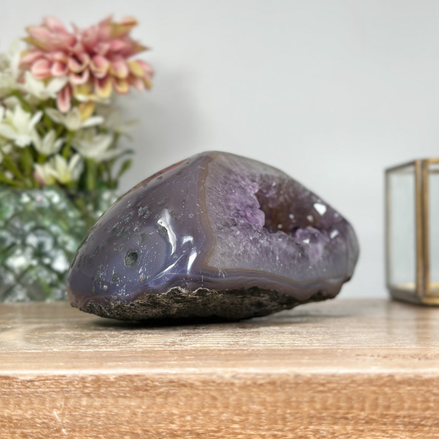 Amethyst-Achat-Geode mit ausgewogener, klarer Struktur