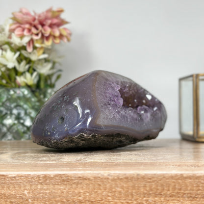 Amethyst-Achat-Geode mit ausgewogener, klarer Struktur