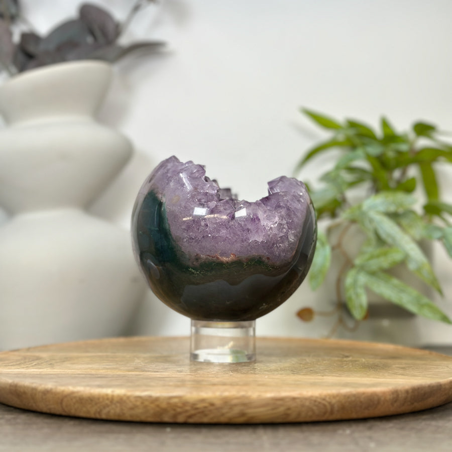 Amethyst-Achat-Steinkugel mit feinkristalliner Druzy-Struktur