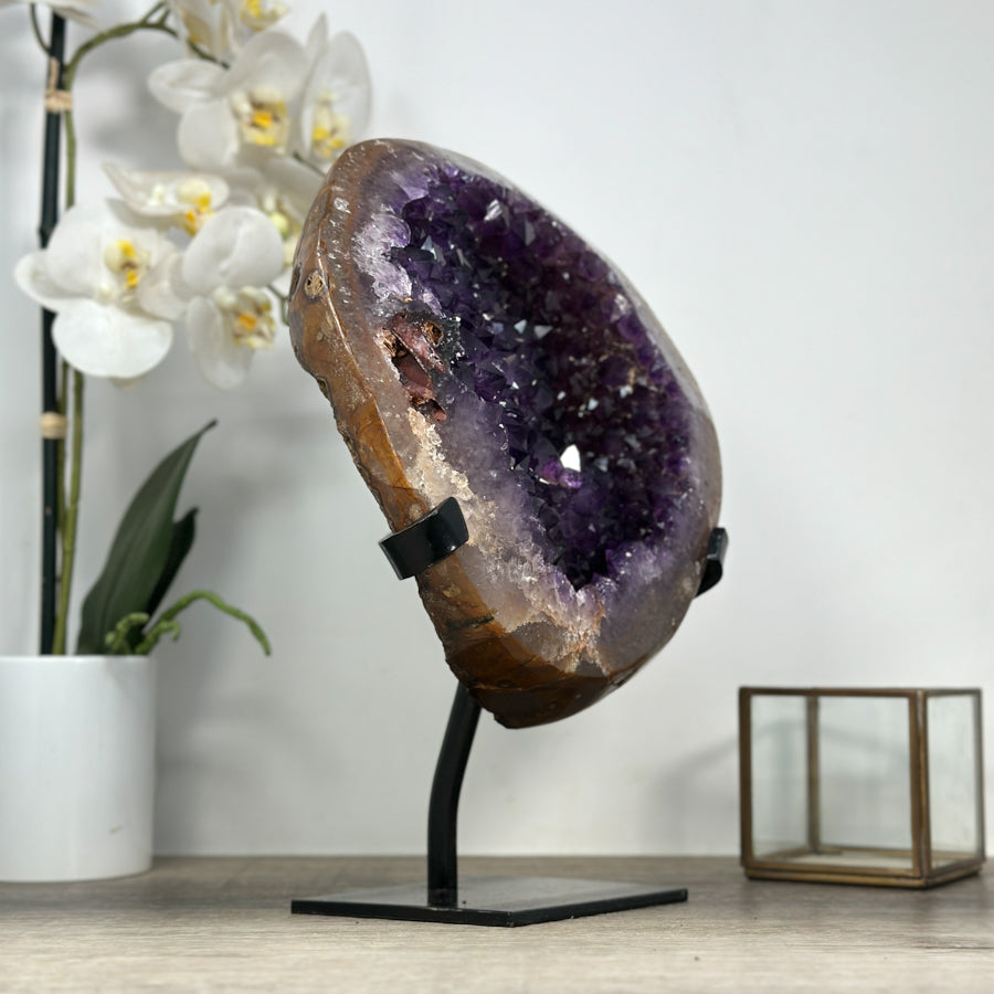 Amethyst-Geode groß mit offen ausgeformter Kristallkammer