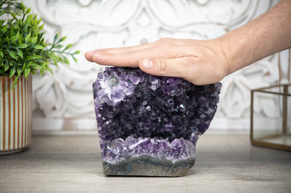 Amethyst-Kristall-Exemplar mit natürlich gewachsener, violetter Kristallstruktur