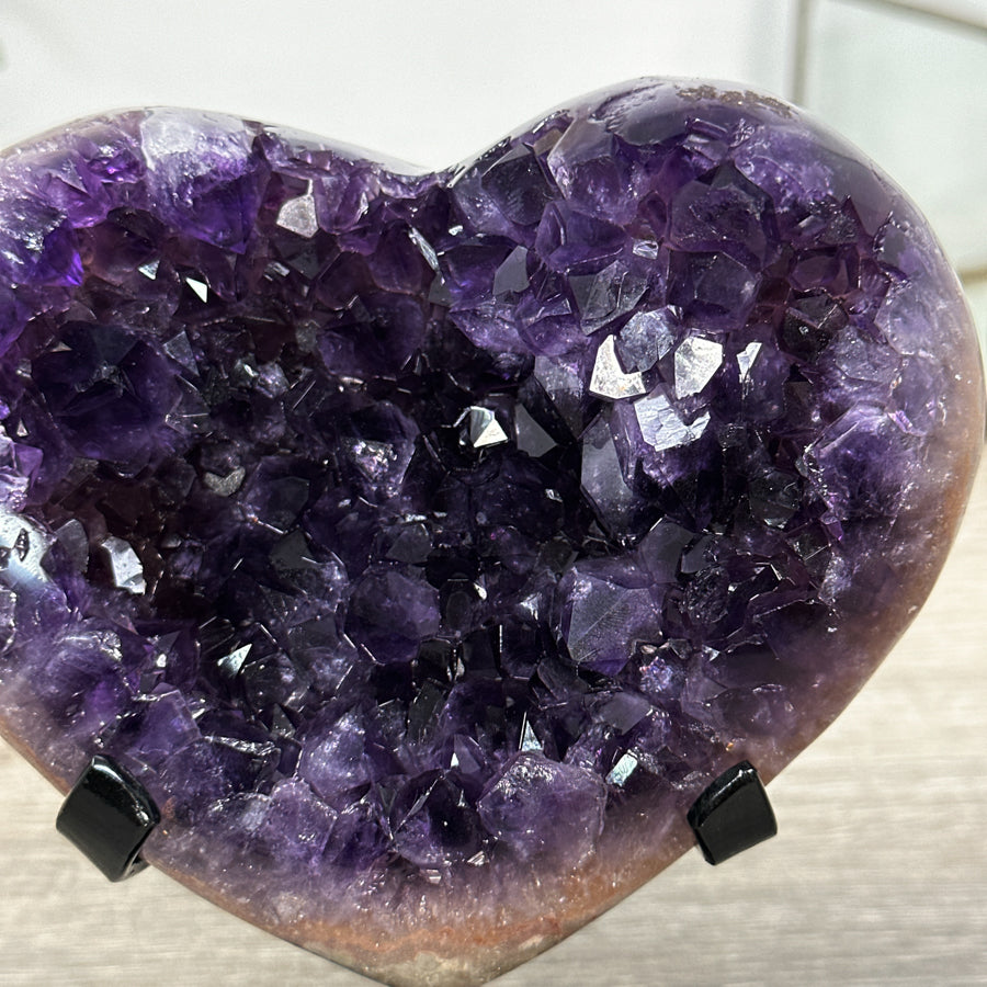 Amethyst-Kristallherz mit tief gesättigter, purpurner Kristallzone