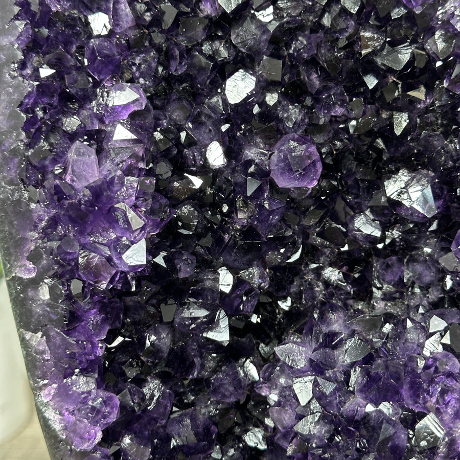 Amethyst-Exemplar mit natürlicher Kristallausprägung, in hochwertiger Naturqualität