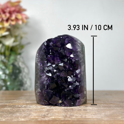 Amethyst-Kathedralen-Set 5-teilig, mit spiegelnder Kristallarchitektur und symmetrischer Struktur