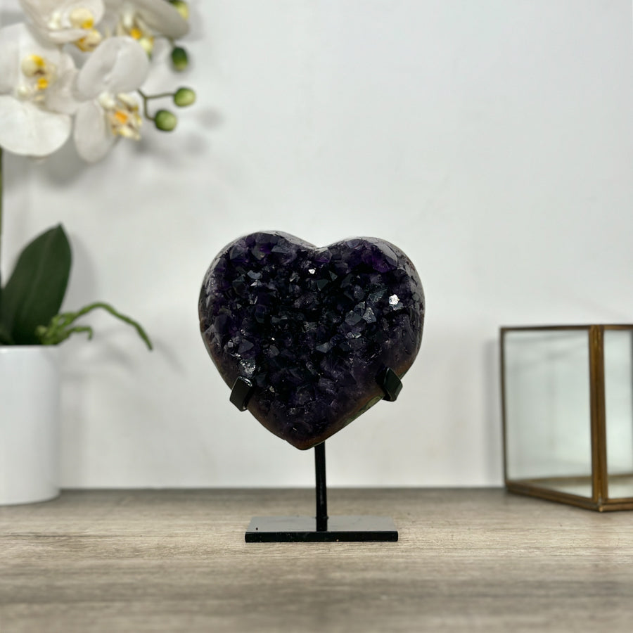 Amethyst-Kristallherz mit intensiv schattierter, dunkelvioletter Kristallzone