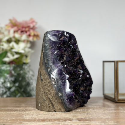 Amethyst-Kathedrale mit feinkristalliner Zuckerquarz-Struktur