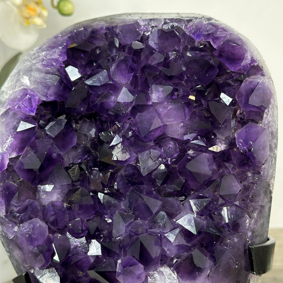 Amethyst-Kristallcluster mit fein ausgebildeter, transparenter Spitzenzone, in hochwertiger Naturqualität
