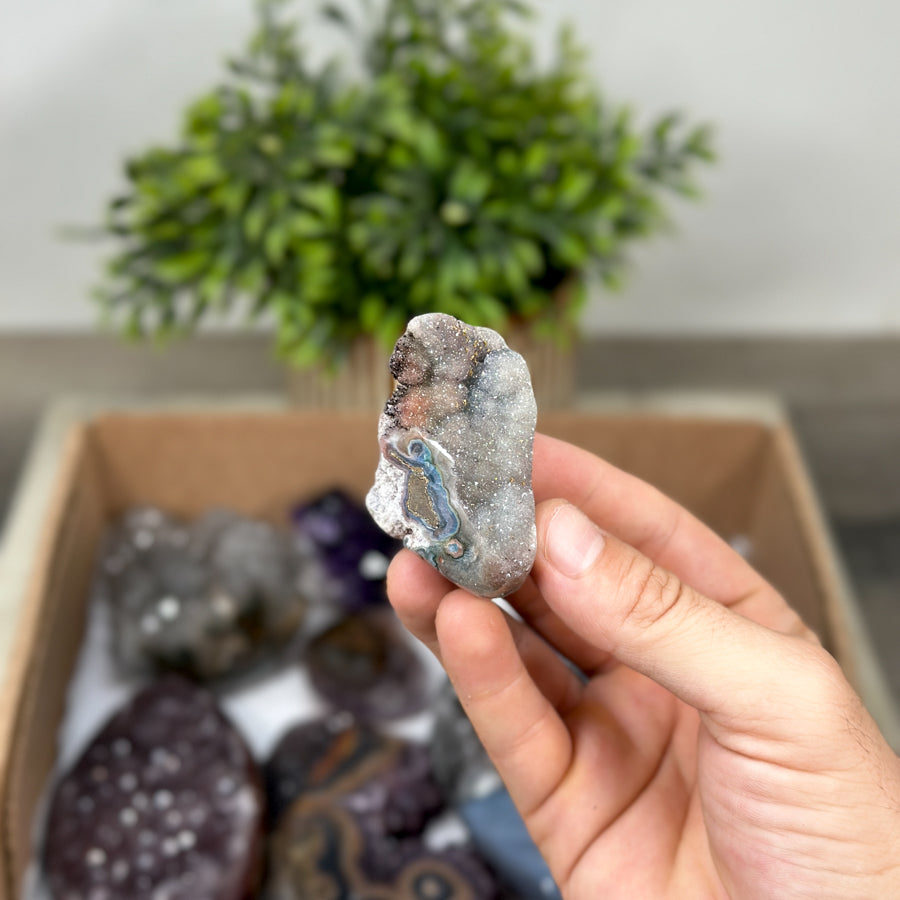 Mineralien-Ensemble mit kristalliner Struktur