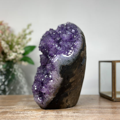 Amethyst-Kathedrale mit aufwendiger, stalaktitischer Kristallbildung
