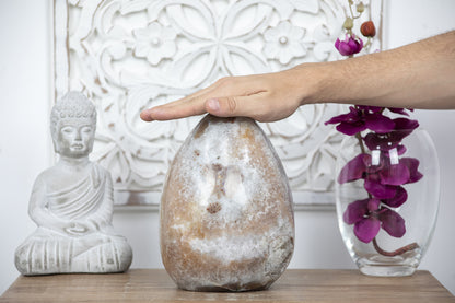 Quarz-Stein-Ei mit elegant anmutender Natursteinstruktur, in ausgewählter Spitzenqualität
