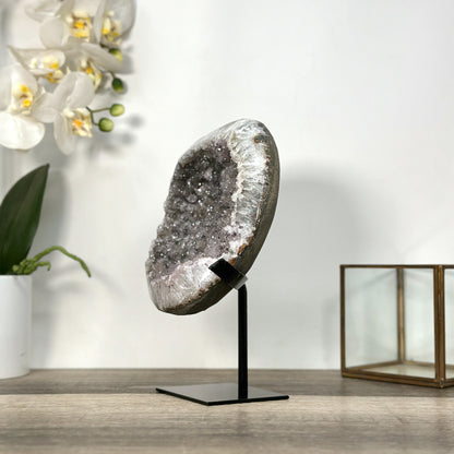 Quarz-Geode mit funkelnder Kristallstruktur