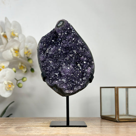 Amethyst-Kristall mit integrierter Kalzit-Bildung, in ausgewählter Spitzenqualität