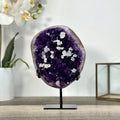 Amethyst-Cluster mit kontrastreicher weißer Kalzitformation