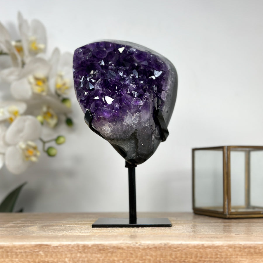Amethyst-Exemplar mit klarer Spitzenstruktur, in hochwertiger Naturqualität