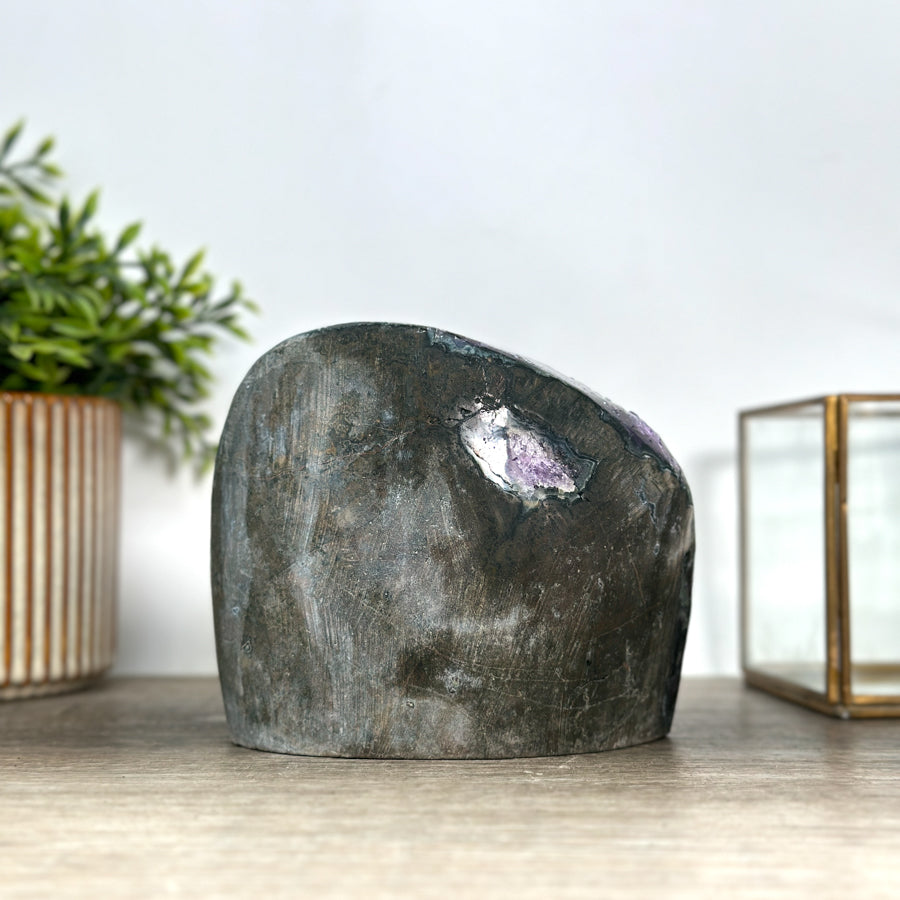 Amethyst-Kathedrale mit intensiv tiefvioletter Kristallzone, in exklusiver Premiumqualität