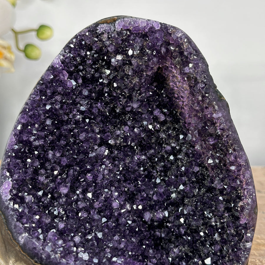 Amethyst-Druse mit tiefvioletter Kristallstruktur und prägnanter Kristallausbildung