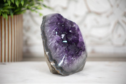 Amethyst-Druse mit dicht gewachsener, violetter Kristallstruktur
