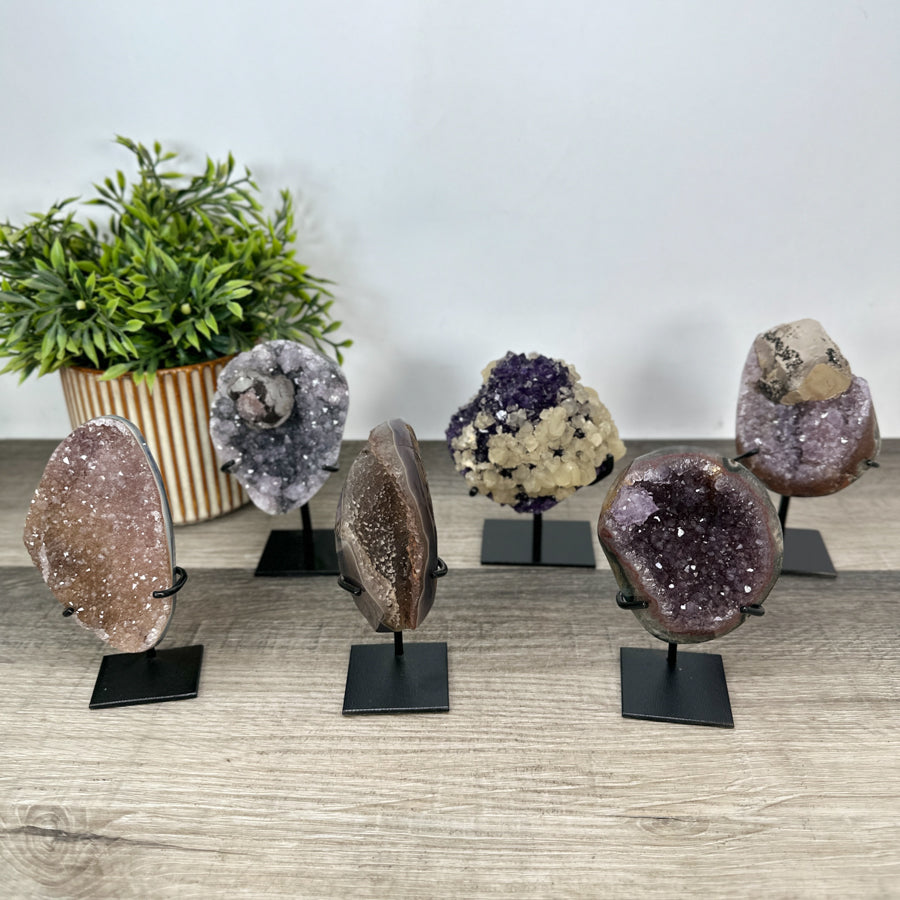 Kristallskulpturen-Set 6-teilig, mit facettenreicher Kristallstruktur und natürlicher Mineralvielfalt