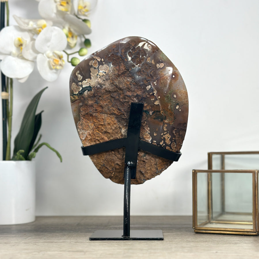 Amethyst-Kristall mit großkristalliner, lichtreflektierender Kristallstruktur