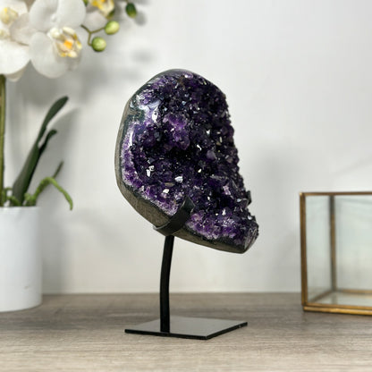 Amethyst-Geode mit intensiv tiefvioletter Kristallzone