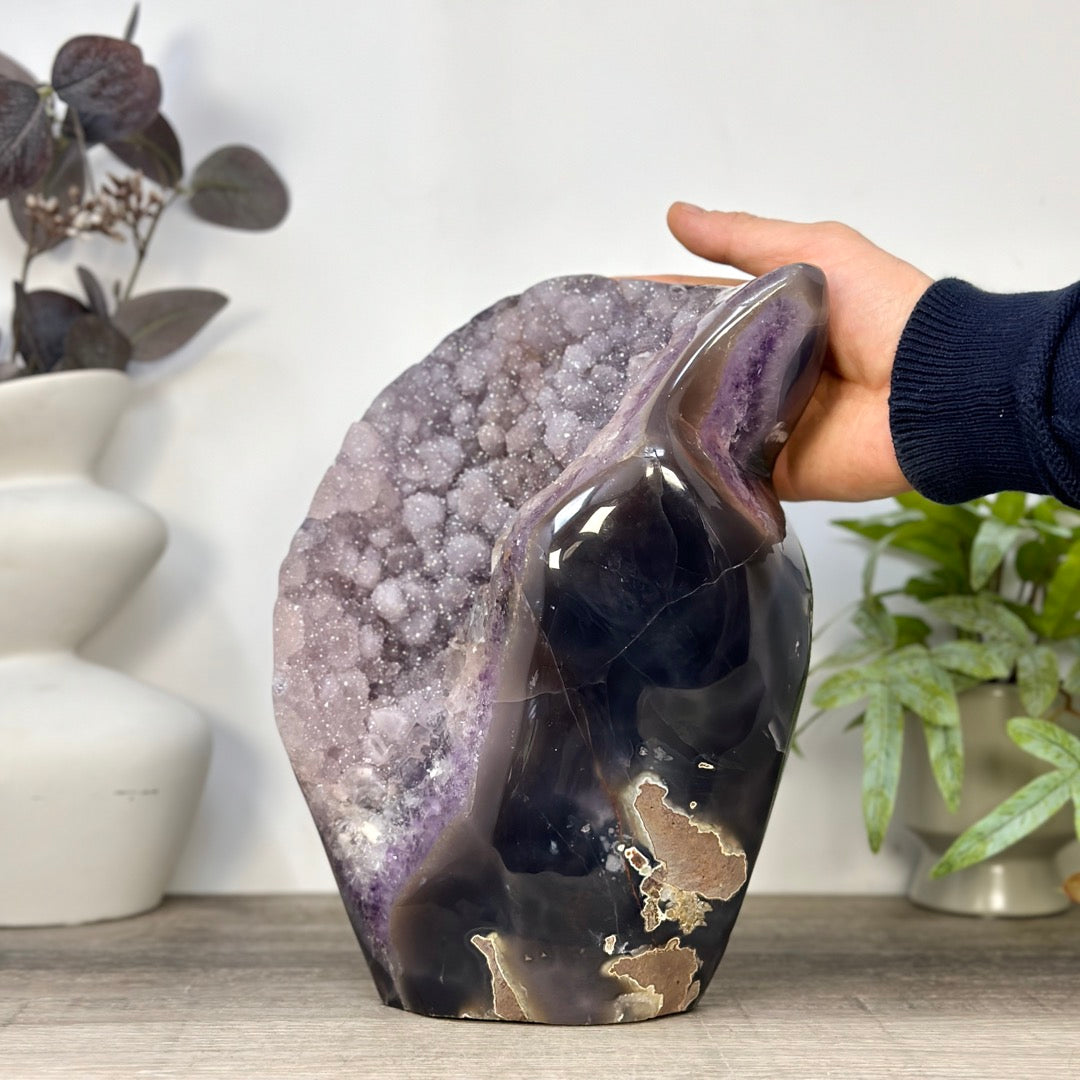 Zucker-Amethyst Cluster mit harmonischer, dekorativer Tiefenwirkung und Achat-Schale