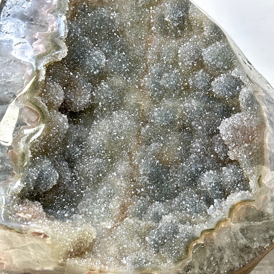 Grüner Zucker-Amethyst als einzigartiges Sammlerstück mit seltener Farbgebung